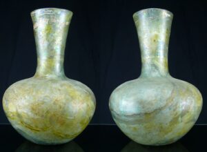 Romain - Bouteille en verre irisé - 2ème / 3ème siècle ap. J.-C.