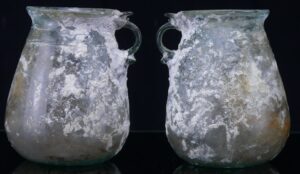 Romain - Pot à anse en verre irisé - 1er / 3ème siècle ap. J.-C.