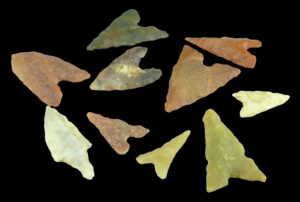 Néolithique - Lot de 10 pointes de flèche en silex